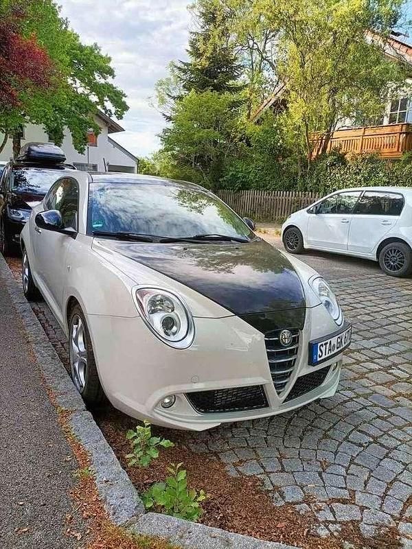 Weiß Gebraucht 2011 Alfa Romeo MiTo Turismo Kleinwagen | 3.150 € (Fairer Preis) - Bild 1/4