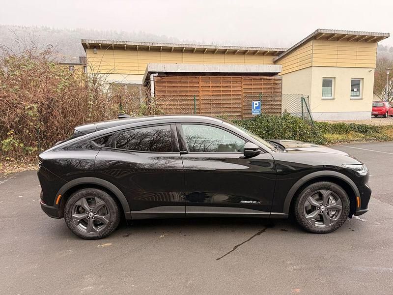 Gebraucht Ford Mustang Mach-E Extended Range 216 kW (294 PS) 2022 Schwarz SUV