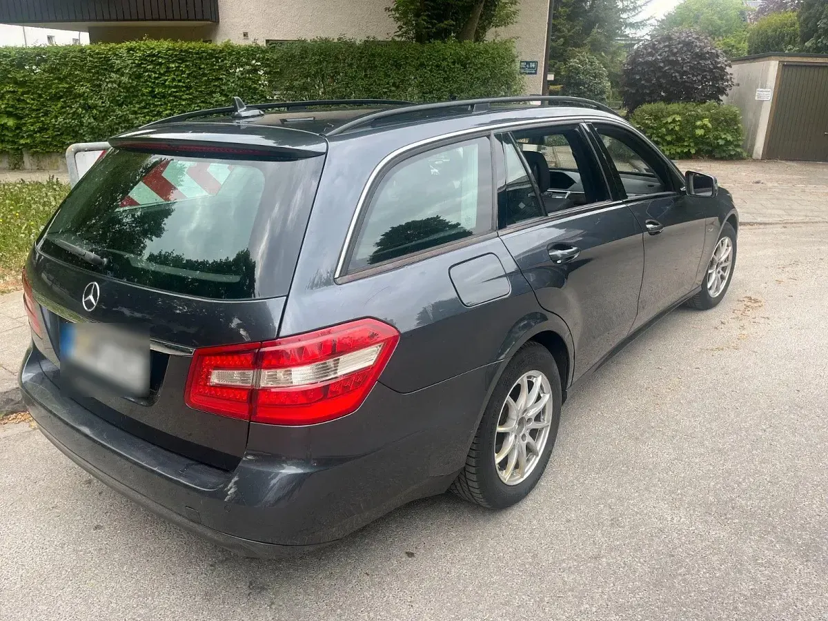 Gebraucht Mercedes E250 Avantgarde 204 PS (150 kW) 2010 Grau Kombi