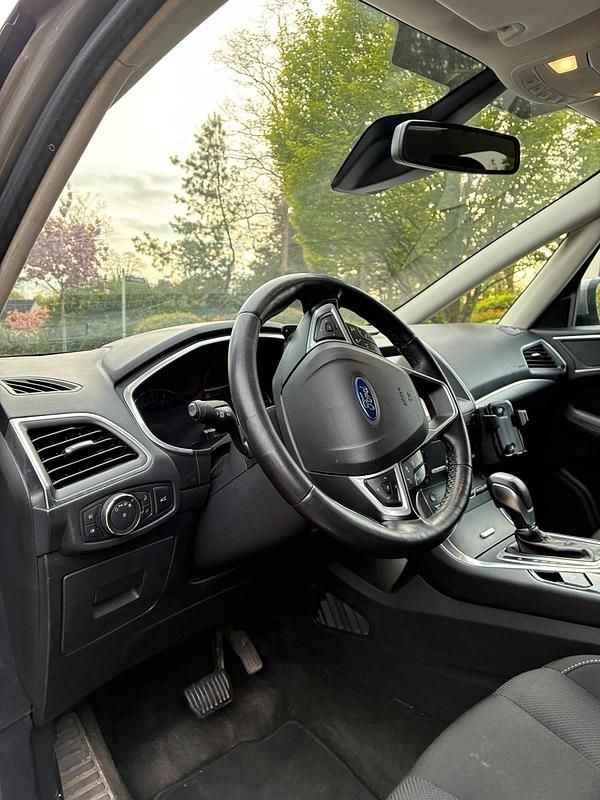 Second-hand Ford S-MAX Titanium 150 CP (110 kW) 2016 Argintiu Monovolum