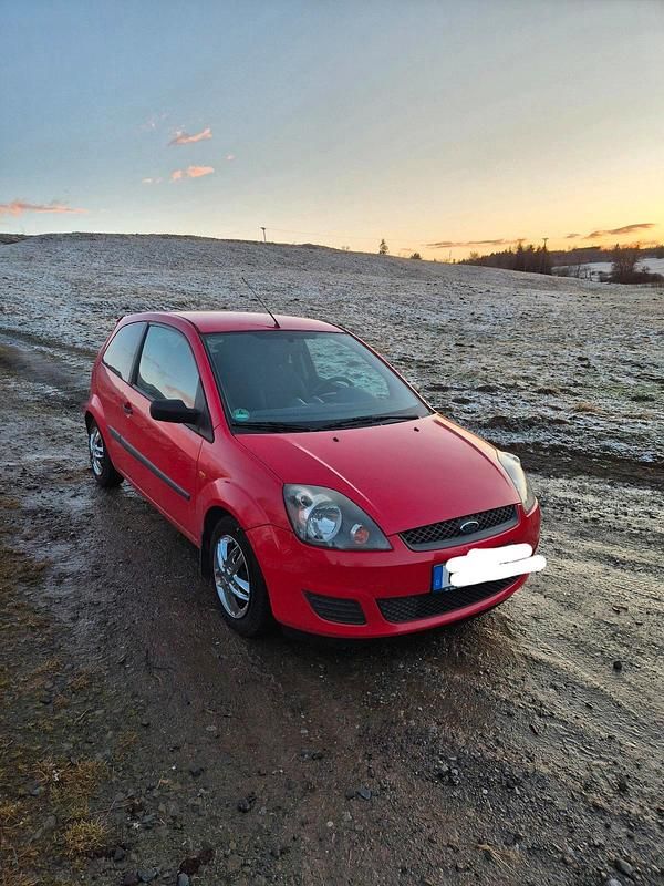 Gebraucht Ford Fiesta 70 PS (51 kW) 2006 Rot Kleinwagen