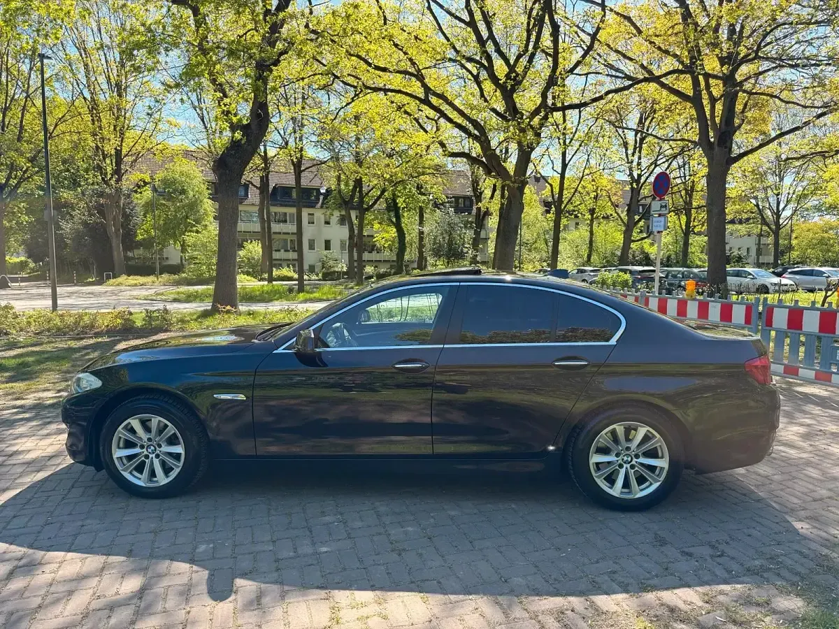 Gebraucht BMW 520 183 PS (134 kW) 2011 Schwarz Limousine