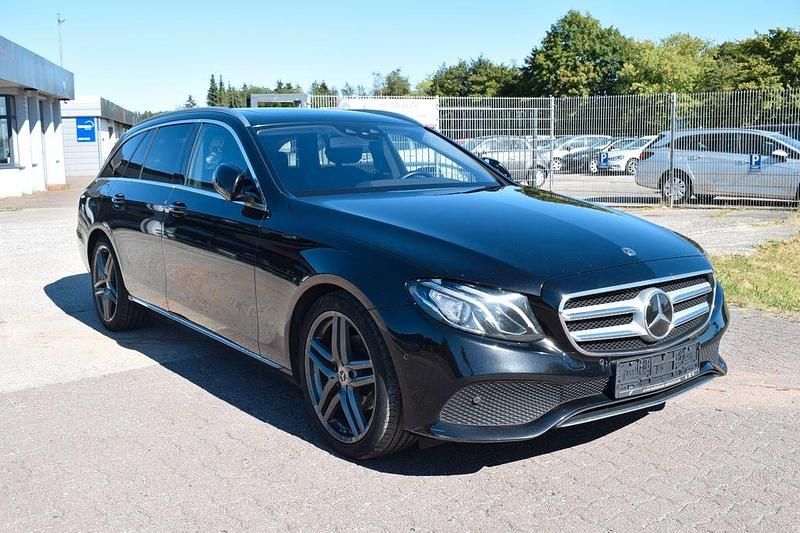 Gebraucht Mercedes E220 194 PS (142 kW) 2018 Schwarz Kombi