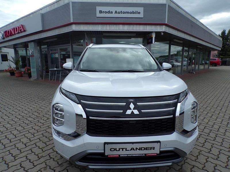 Gebraucht Mitsubishi Outlander P-HEV Top 136 PS (100 kW) 2025 Titan weiß SUV