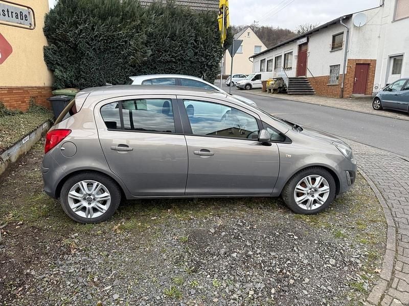 Gebraucht Opel Corsa 101 PS (74 kW) 2014 Braun Kleinwagen