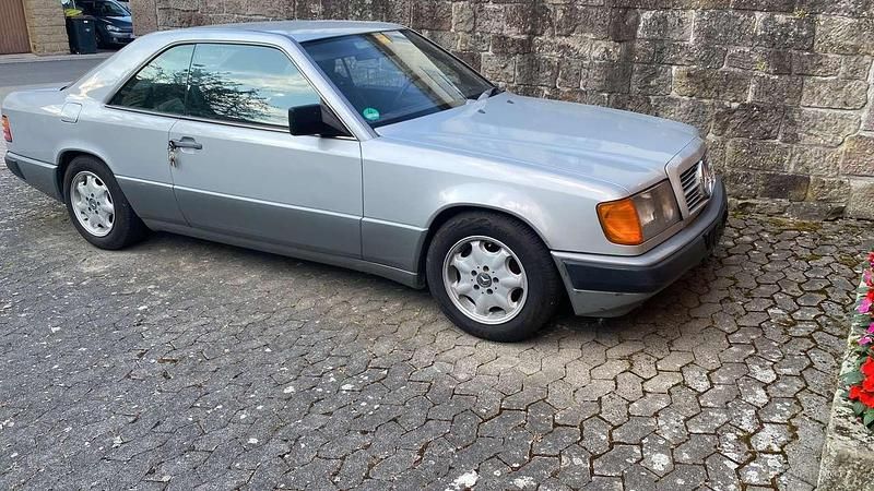 Grau Gebraucht 1987 Mercedes 230 Coupé | 6.500 € - Bild 1/4