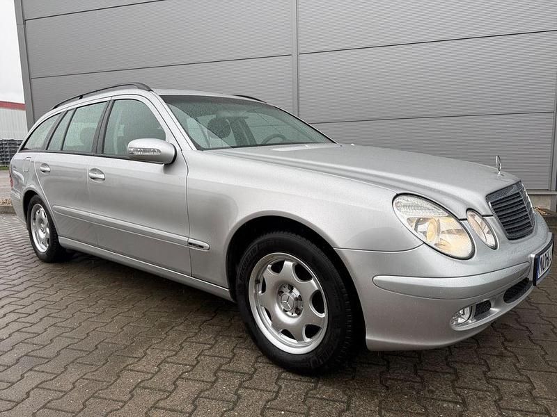 Gebraucht Mercedes E220 Classic 150 PS (110 kW) 2003 Silber Limousine