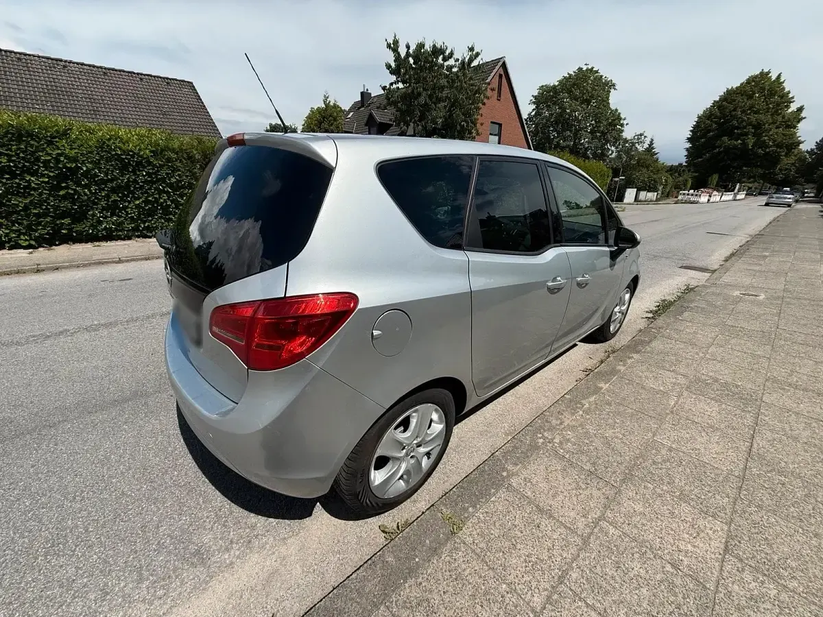 Gebraucht Opel Meriva 101 PS (74 kW) 2011 Silber Van / Kleinbus