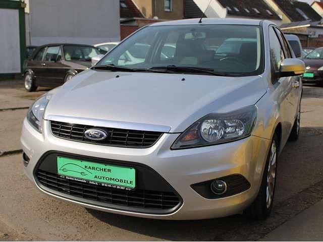 Gebraucht Ford Focus Titanium 101 PS (74 kW) 2009 Visionblau Kleinwagen