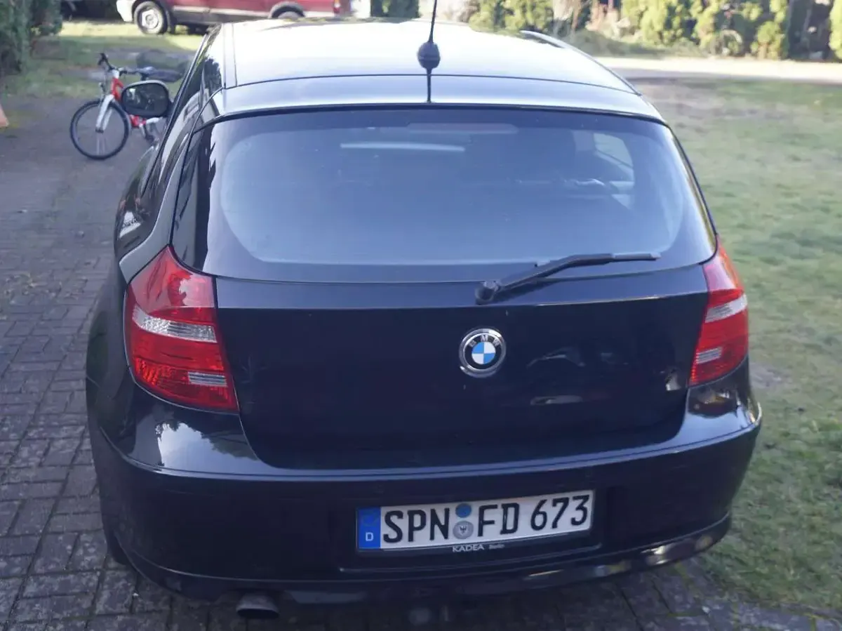 Gebraucht BMW 120 122 PS (89 kW) 2009 Schwarz Kleinwagen