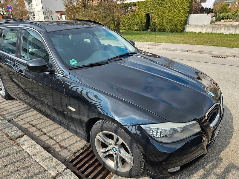 Gebraucht BMW 320 Lifestyle 184 PS (135 kW) 2011 Schwarz Kombi