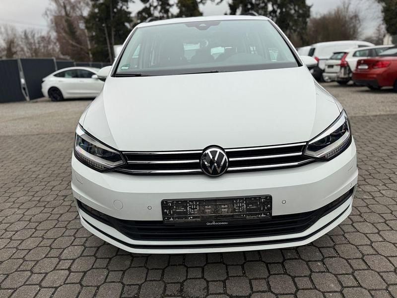 Gebraucht VW Touran Comfortline 150 PS (110 kW) 2023 Weiß Van / Kleinbus