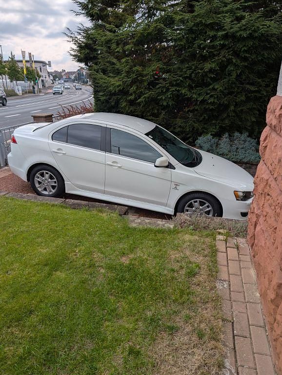 Weiß Gebraucht 2013 Mitsubishi Lancer Limousine | 9.900 € (Teuer) - Bild 1/4