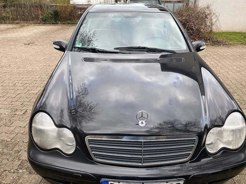 Gebraucht Mercedes C180 129 PS (94 kW) 2001 Schwarz Limousine