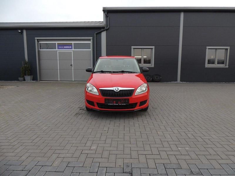Rot Gebraucht 2013 Skoda Fabia Cool Edition Kleinwagen | 5.300 € (Fairer Preis) - Bild 1/4