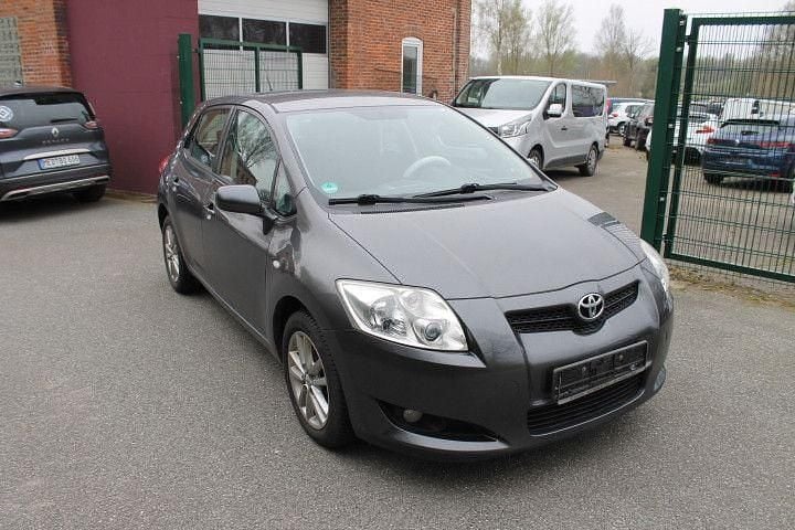 Gebraucht Toyota Auris Life 101 PS (74 kW) 2009 Grau Kleinwagen