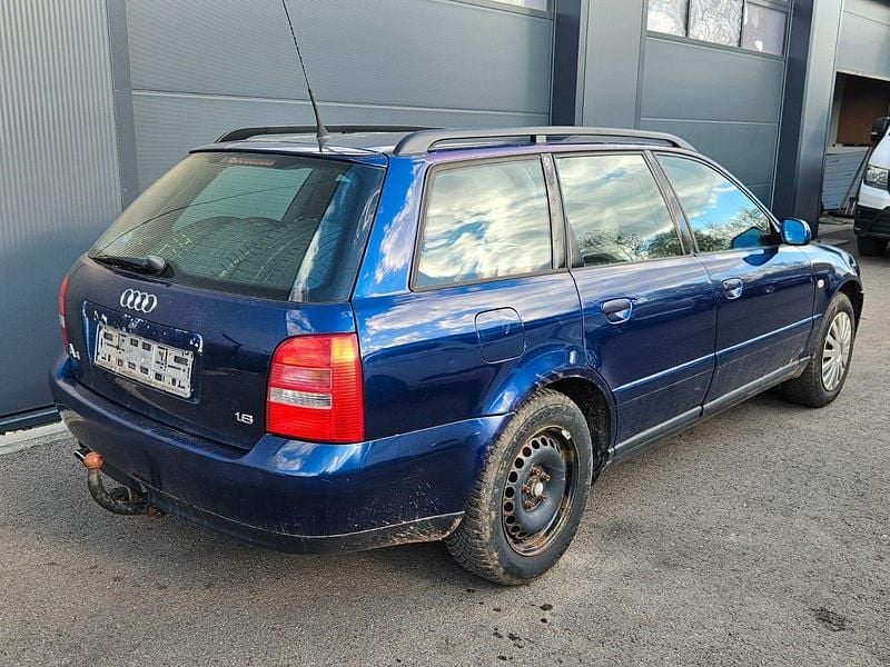 Usata Audi A4 125 CV (91 kW) 1999 Blu Station wagon