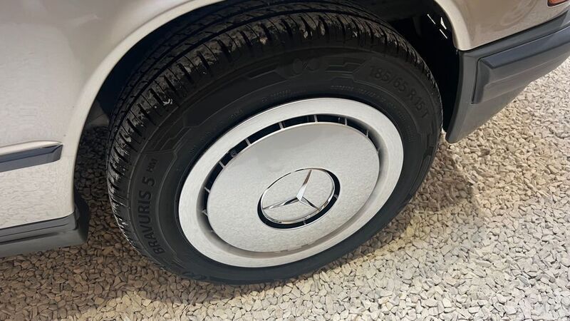 Gebraucht Mercedes 190 102 PS (75 kW) 1987 Silber Limousine