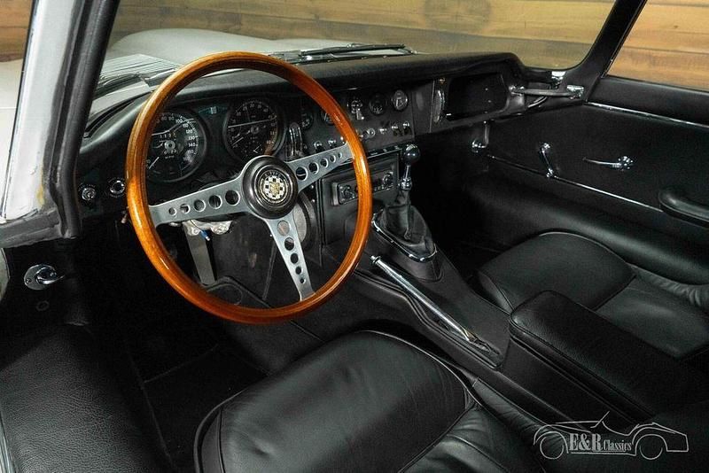 Usata Jaguar E-Type 265 CV (194 kW) 1964 Grigio Coupé