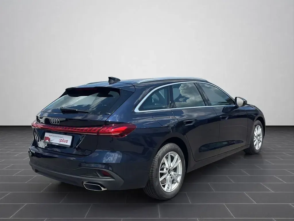 Gebraucht Audi A5 Basis 150 PS (110 kW) 2025 Firmamentblau metallic (metallic) Kombi