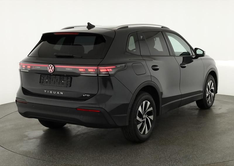 Neu VW Tiguan Life 2025 Uranograu SUV