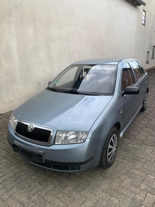 Grau Gebraucht 2002 Skoda Fabia Kleinwagen | 400 € (Superpreis) - Bild 1/4