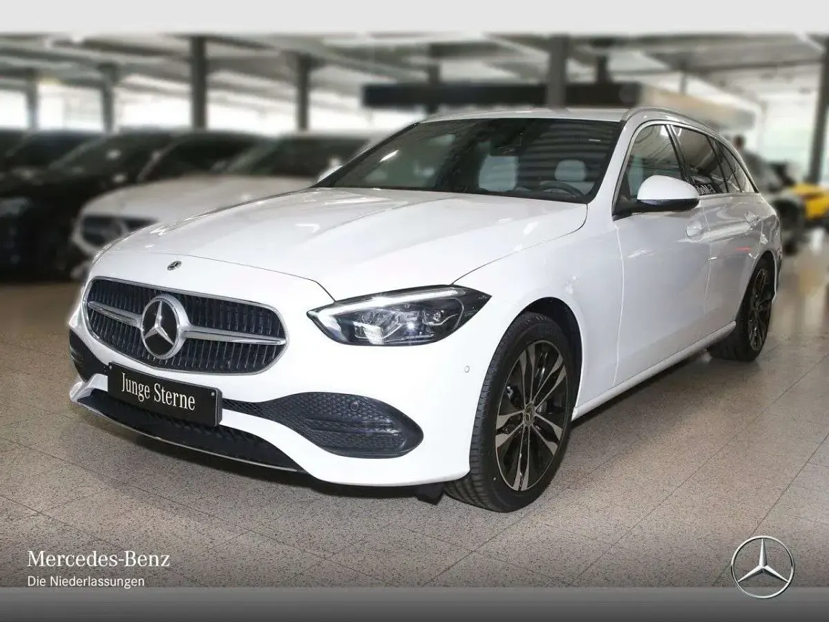 Gebraucht Mercedes C300e Avantgarde 204 PS (150 kW) 2025 Weiß Limousine