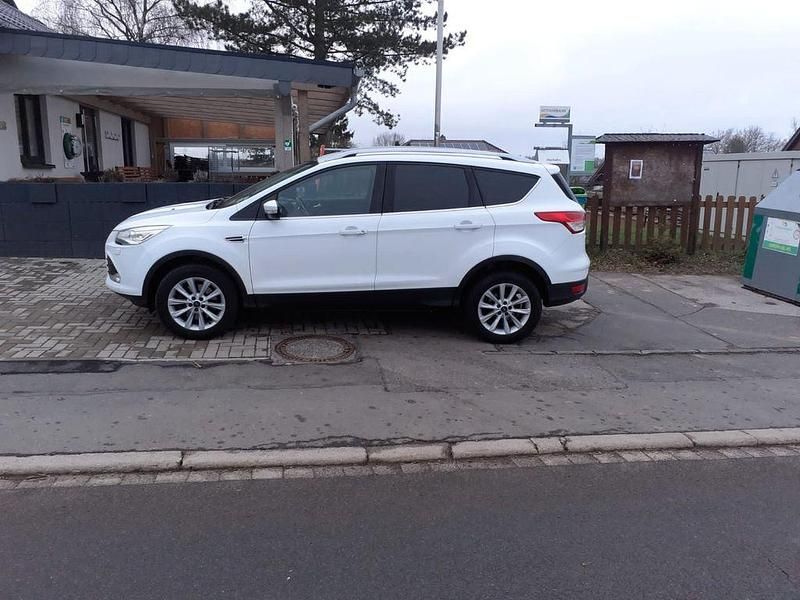 Gebraucht Ford Kuga Titanium 150 PS (110 kW) 2016 Weiß SUV