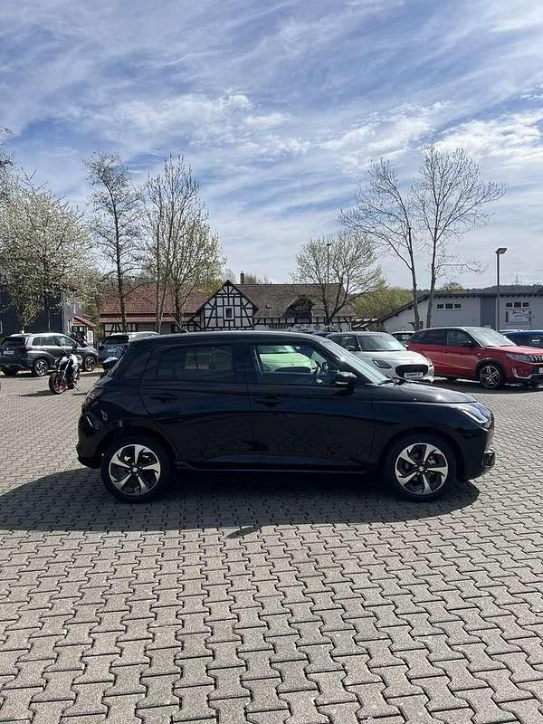 Neu Suzuki Swift Comfort+ 83 PS (61 kW) 2025 Schwarz Kleinwagen