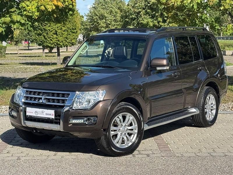 Braun Gebraucht 2017 Mitsubishi Pajero Edition SUV | 23.790 € (Superpreis) - Bild 1/4