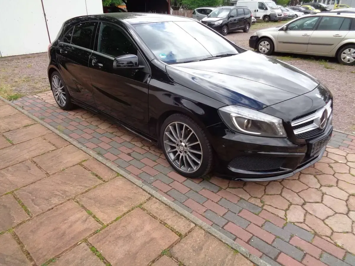 Gebraucht Mercedes A180 AMG line 122 PS (89 kW) 2015 Schwarz Kleinwagen