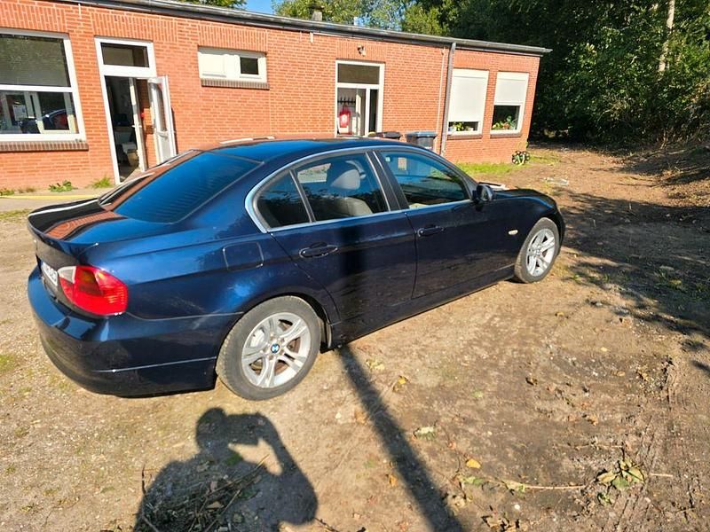 Gebraucht BMW 325 218 PS (160 kW) 2007 Blau Limousine