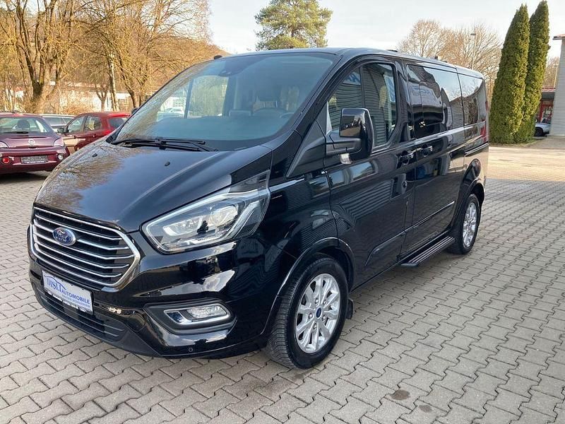 Gebraucht Ford Tourneo 170 PS (125 kW) 2018 Shadow black Kombi