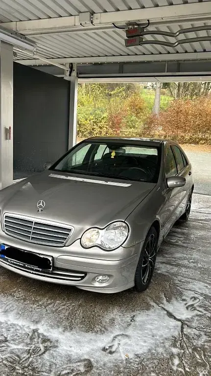 Gebraucht Mercedes C200 Classic 122 PS (89 kW) 2004 Schwarz Limousine