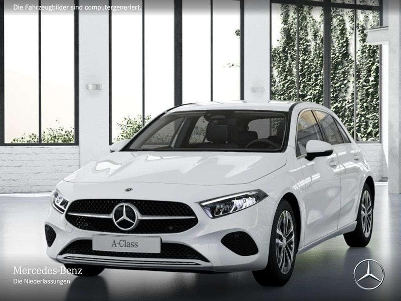 Weiß Gebraucht 2024 Mercedes A180 Advanced Limousine | 26.890 € (Guter Preis) - Bild 1/2