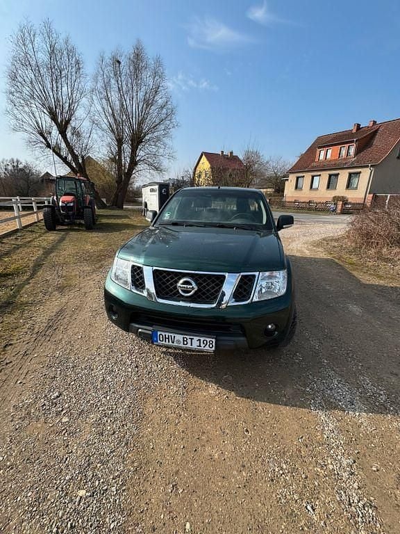 Gebraucht Nissan Navara 190 PS (139 kW) 2015 Grün Pickup