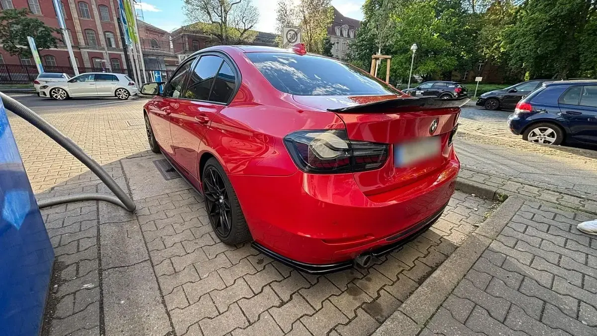 Gebraucht BMW 320 Sport Line 194 PS (142 kW) 2012 Andere farben Limousine