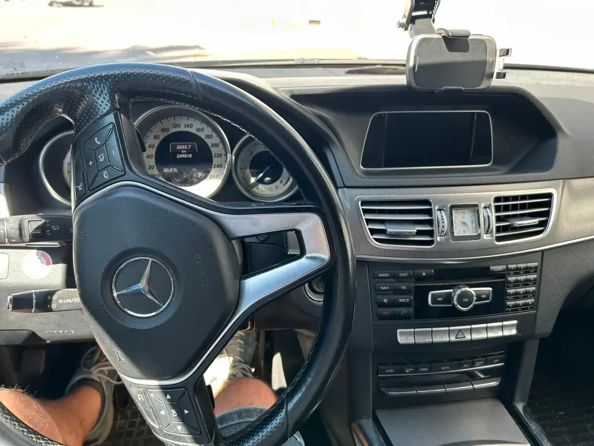 Gebraucht Mercedes E220 163 PS (119 kW) 2013 Blau Kombi