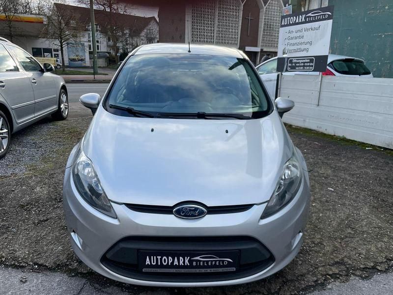 Gebraucht Ford Fiesta Trend 60 PS (44 kW) 2009 Silber Limousine