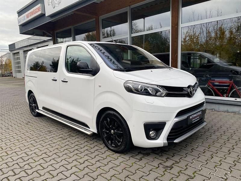Weiß Gebraucht 2021 Toyota Proace Verso Executive Kombi | 33.990 € (Fairer Preis) - Bild 1/3