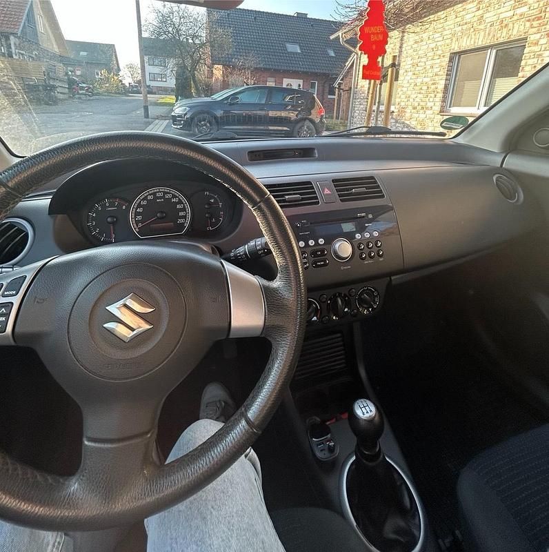 Gebraucht Suzuki Swift 92 PS (67 kW) 2008 Rot Kleinwagen