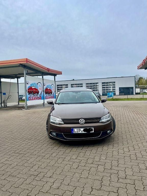 Gebraucht VW Jetta Highline 140 PS (102 kW) 2012 Braun Limousine