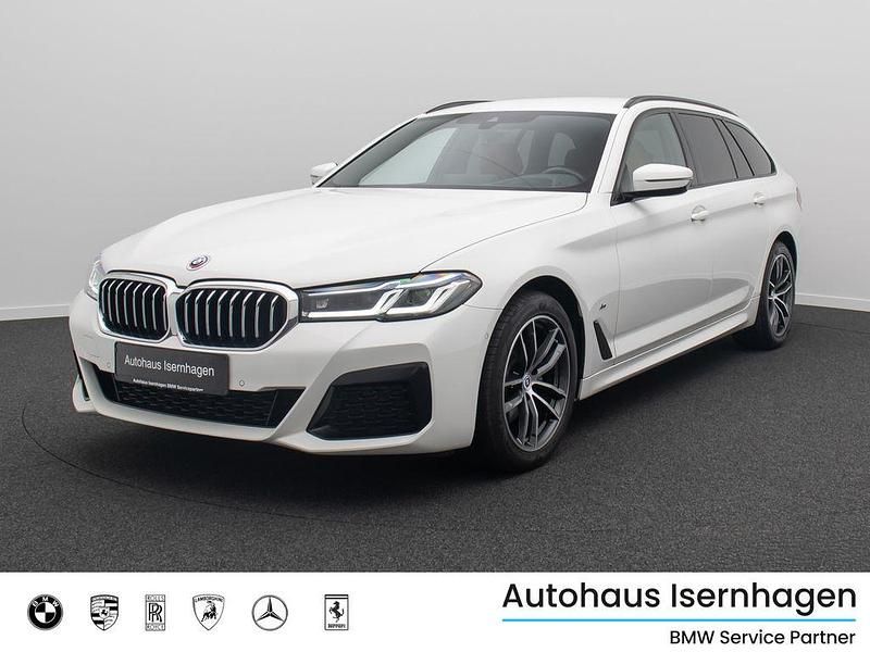 Alpinweiß uni300braun Gebraucht 2022 BMW 520 M Sport Limousine | 33.499 € (Fairer Preis) - Bild 1/4