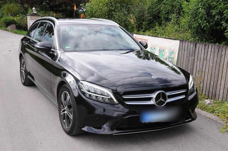 Schwarz Gebraucht 2019 Mercedes C200 Kombi | 23.400 € (Guter Preis) - Bild 1/4