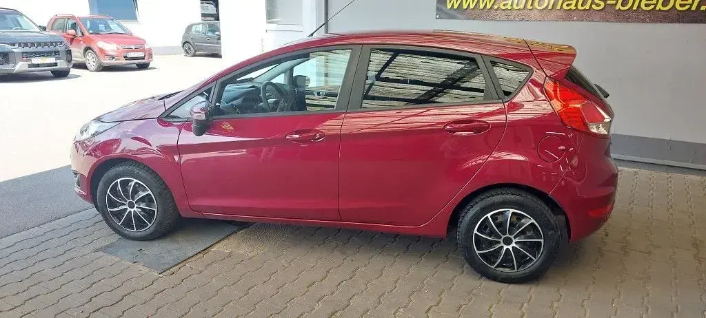 Gebraucht Ford Fiesta Trend 65 PS (47 kW) 2013 Rot Limousine