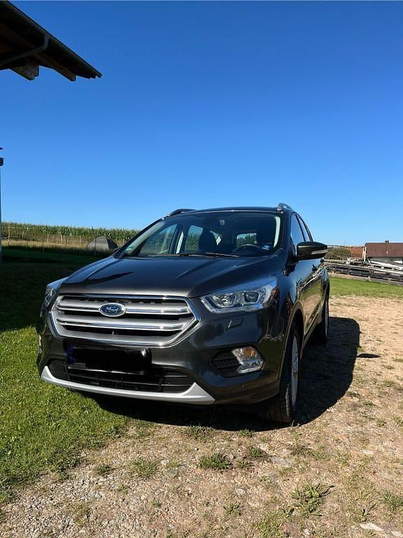 Silber Gebraucht 2019 Ford Kuga Titanium SUV | 18.800 € (Fairer Preis) - Bild 1/4