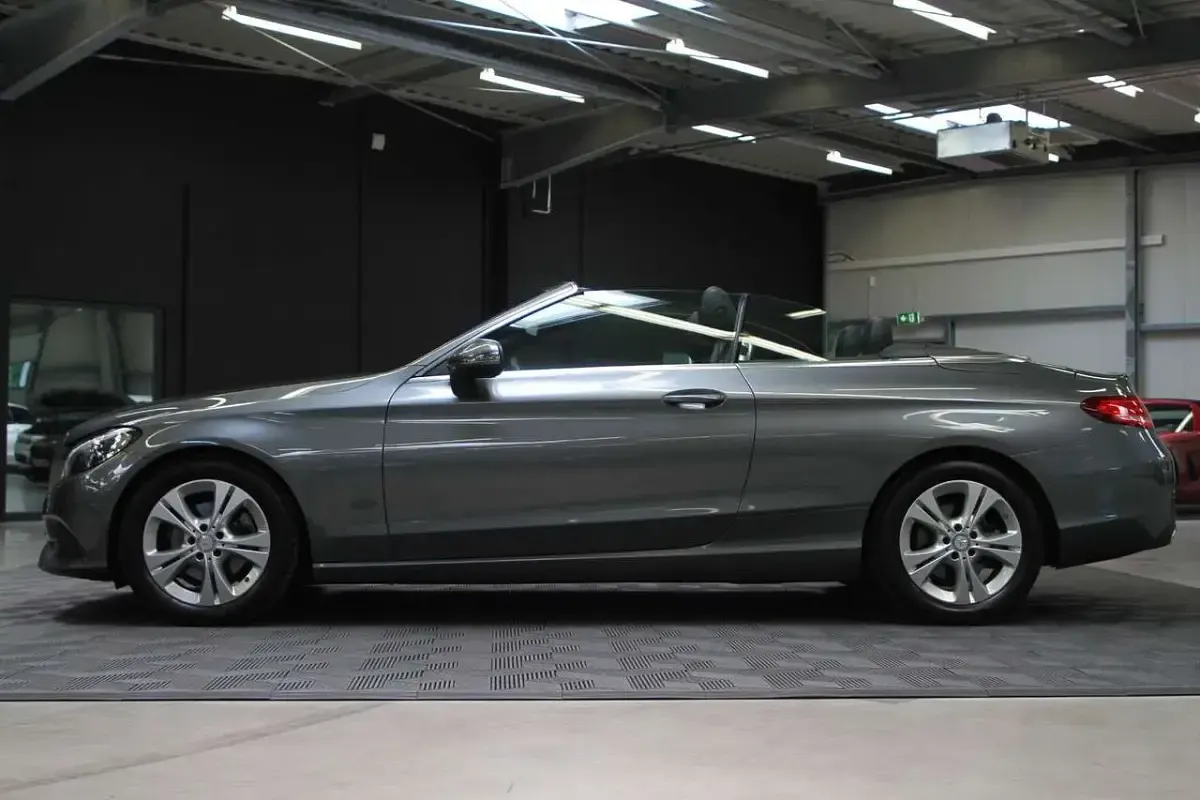 Gebraucht Mercedes C220 170 PS (125 kW) 2017 Selenitgrau Cabrio