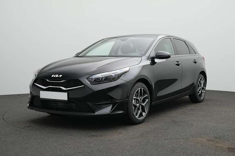 Gebraucht Kia Ceed 140 PS (102 kW) 2025 Silber Kleinwagen