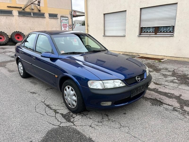 Blau Gebraucht 1999 Opel Vectra Limousine | 1.900 € - Bild 1/4