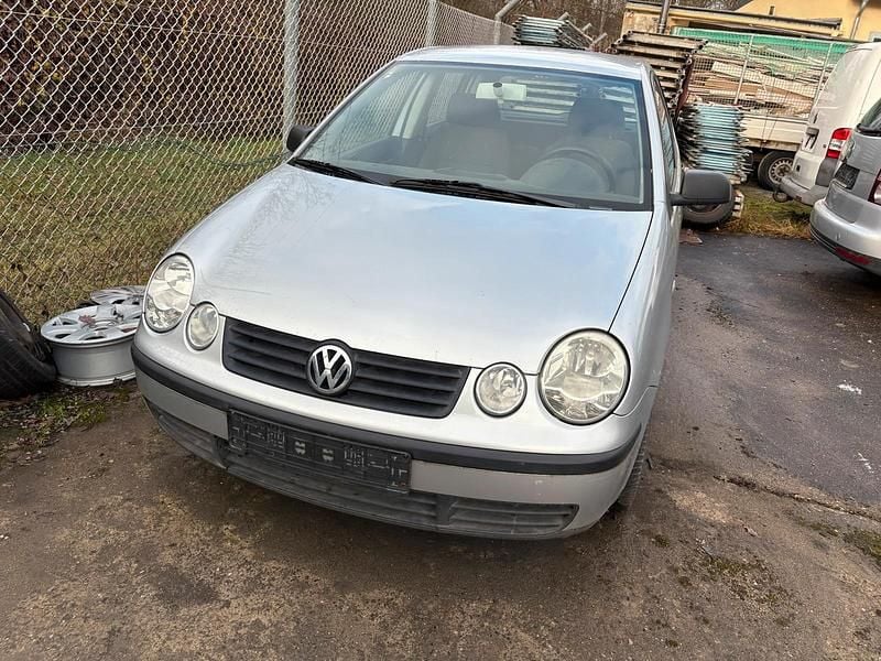 Second-hand VW Polo 54 CP (39 kW) 2004 Argintiu Hatchback